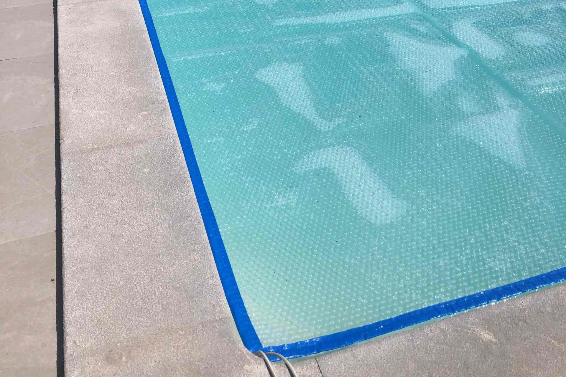 Bâche à bulles sur mesure pour piscine rectangulaire - Spa & Piscine